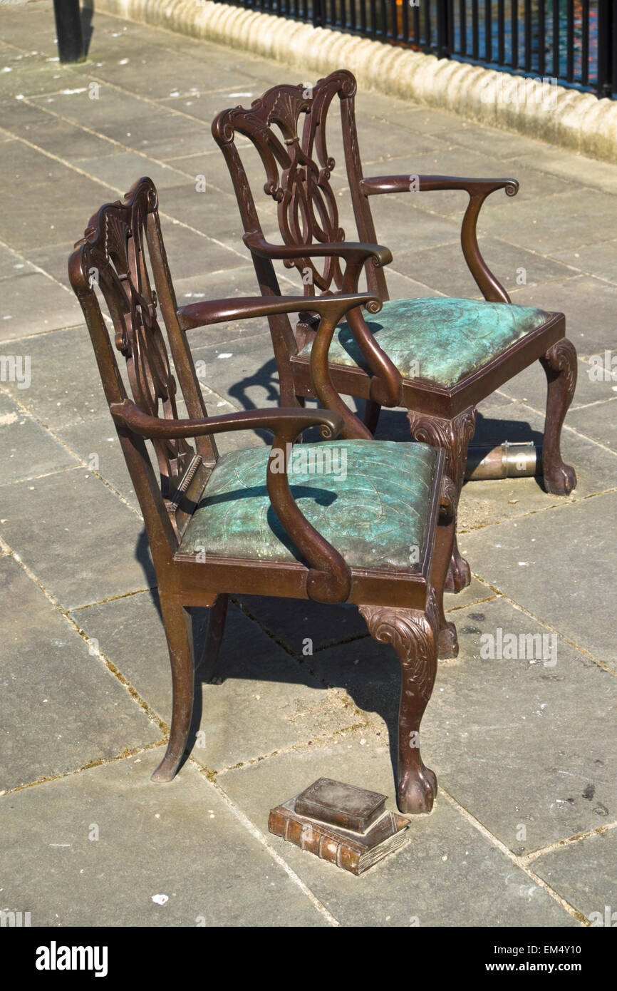 Bronzeskulptur feiert Sir William Herschel der Astronom, Entdecker des Planeten Uranus. Bad Riverside Entwicklung Stockfoto