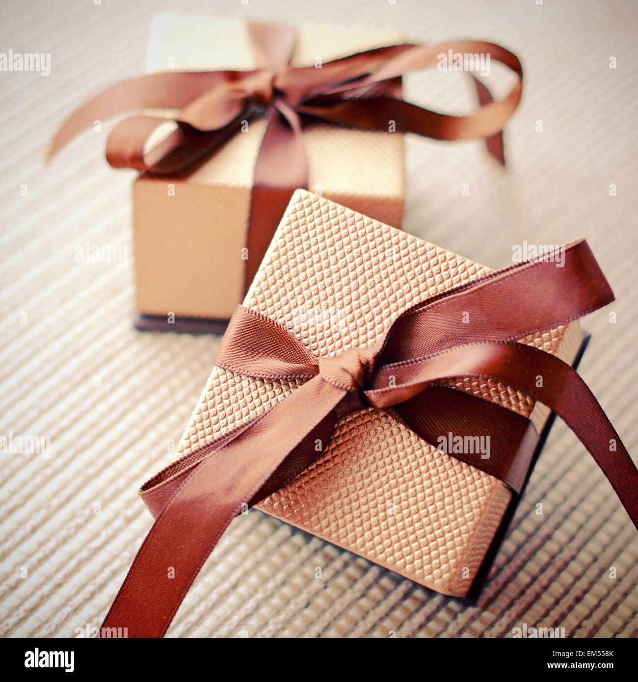 Luxus-Geschenk-Boxen mit Band, Retro-Filter-Effekt Stockfoto