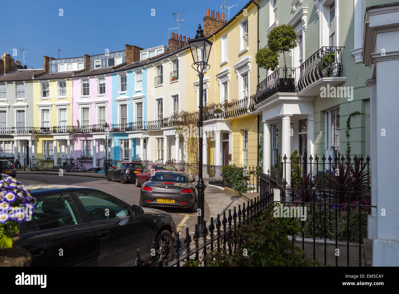 Elegante Häuser auf Chalcot Crescent, Primrose Hill, London Stockfoto