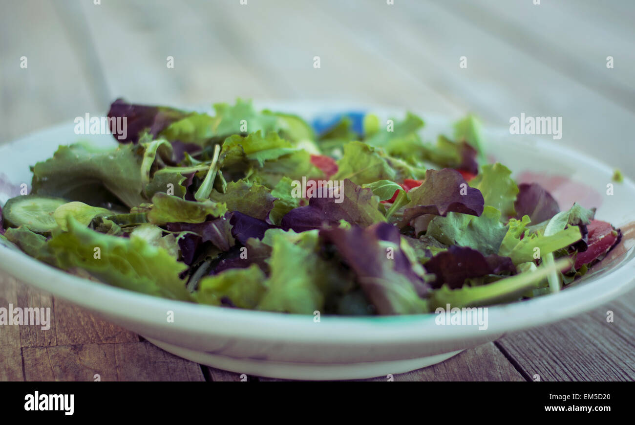 Eine Schale mit frischem Salat Stockfoto