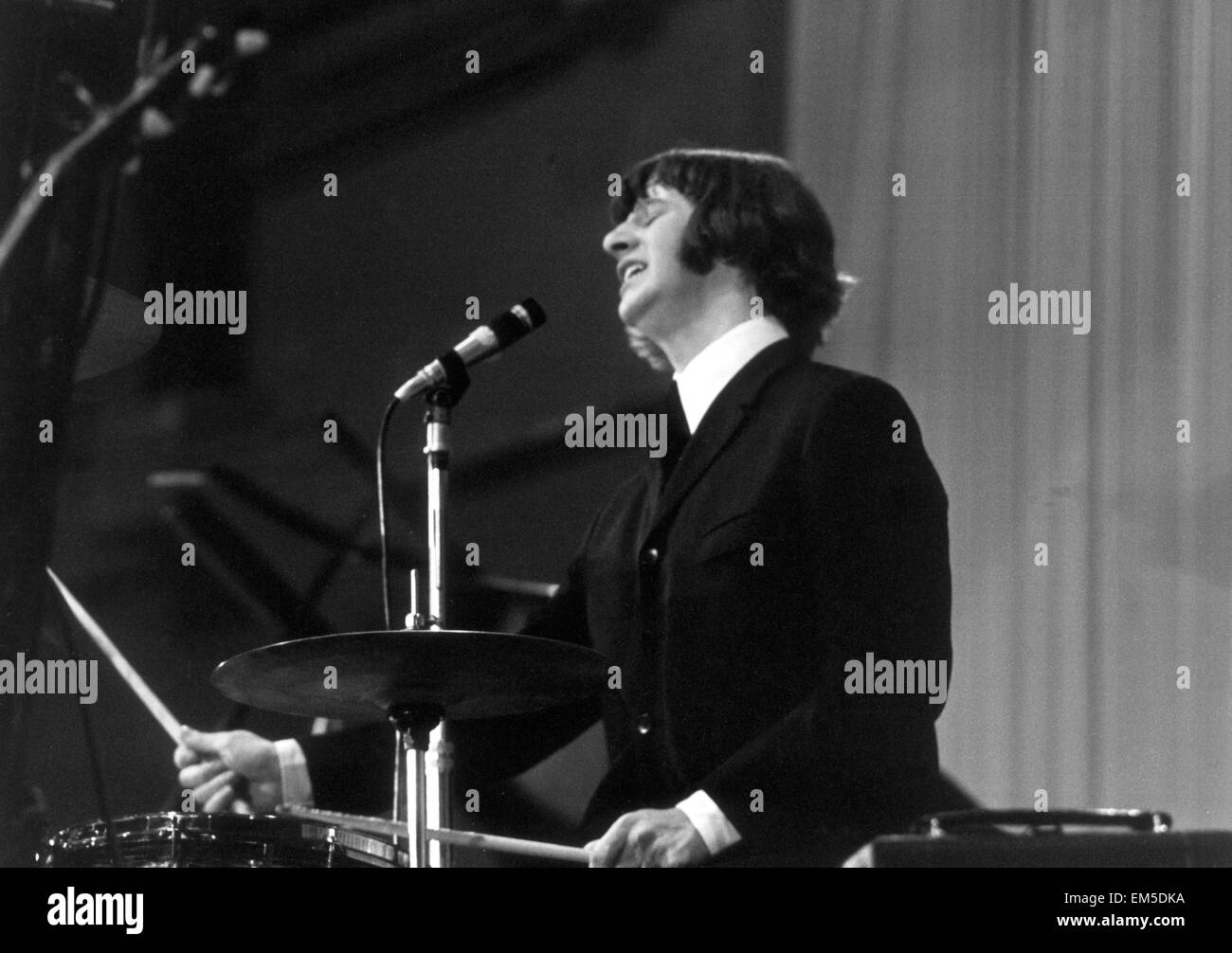 Die Beatles Europatour Juni - Juli 1965. Ringo Starr Drummer ca. Juli 1965. Bewertung Scan nur - wenn Sie eine hochauflösende Kopie benötigen kontaktieren Sie bitte desk@mirrorpix.com Stockfoto