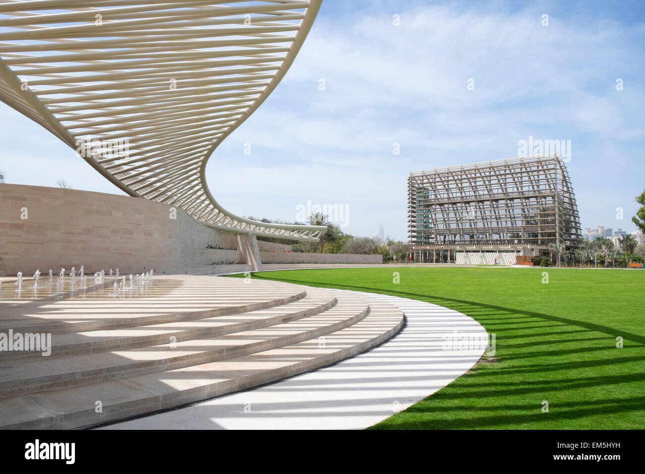 Amphitheater und Schatten Hausbau im neuen Mushrif Central Park in Abu Dhabi Vereinigte Arabische Emirate Stockfoto