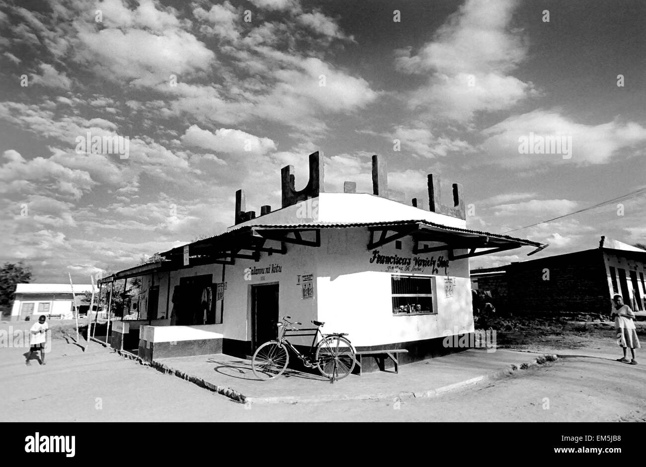 Ikutha, Kitui, Kenia. Ländliches Gebiet. Eines der wenigen Geschäfte, die etwas zu verkaufen. Ikutha ist eine Stadt von der Sub-Sahara Afrika-punishe Stockfoto