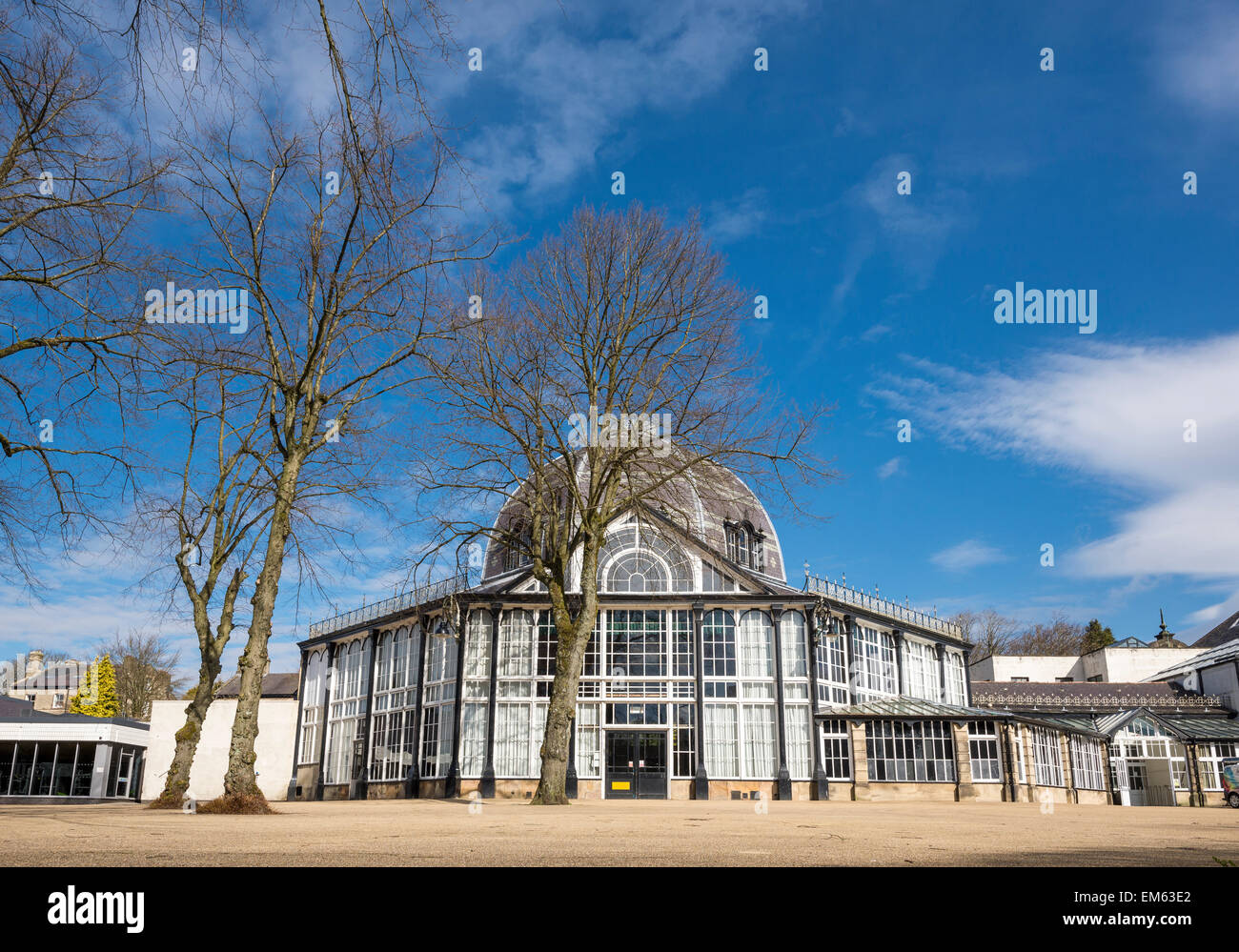 Das Octagon in the Pavilion Gardens, Buxton, Derbyshire, England an einem sonnigen Frühlingsmorgen. Stockfoto