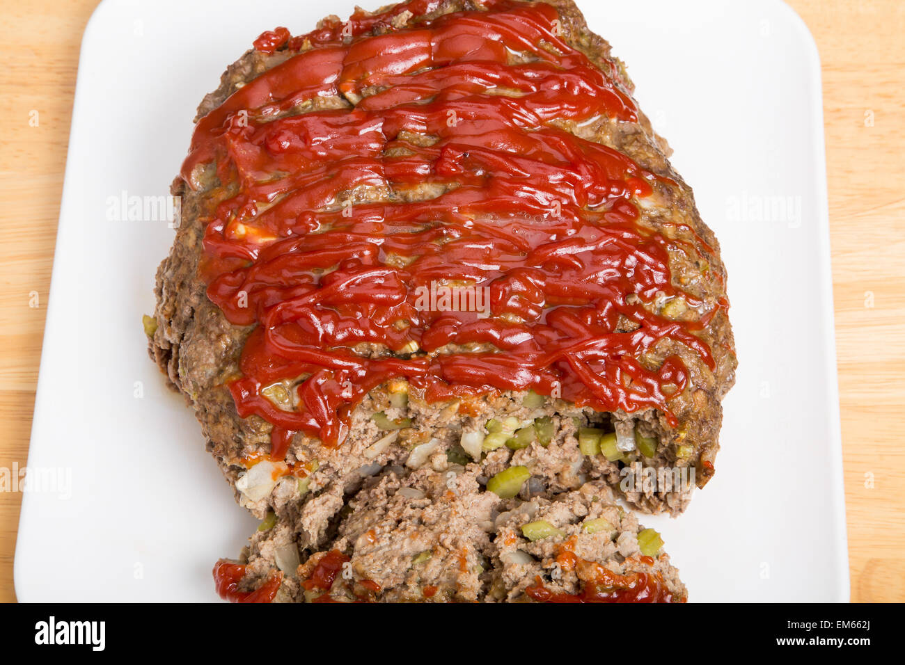 Hackbraten auf weißem teller -Fotos und -Bildmaterial in hoher ...