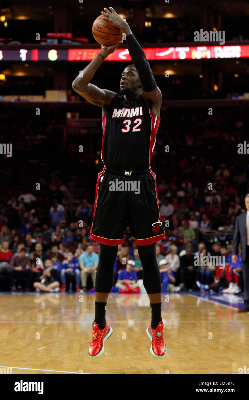 15. April 2015: Miami Heat weiterleiten James Ennis (32) in Aktion während der NBA-Spiel zwischen den Miami Heat und die Philadelphia 76ers im Wells Fargo Center in Philadelphia, Pennsylvania. Die Miami Heat gewonnen 105-101. Stockfoto