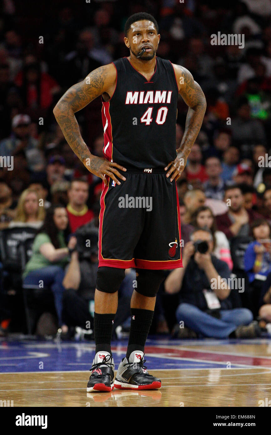 15. April 2015: Miami Heat nach vorne blickt Udonis Haslem (40) auf in die NBA-Spiel zwischen den Miami Heat und die Philadelphia 76ers im Wells Fargo Center in Philadelphia, Pennsylvania. Die Miami Heat gewonnen 105-101. Stockfoto