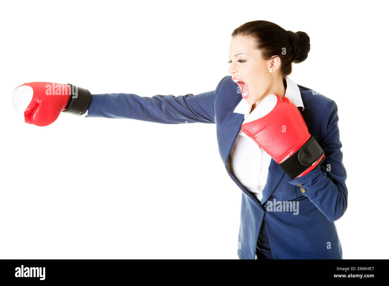 Attraktive Geschäftsfrau mit Boxhandschuhen Stockfoto