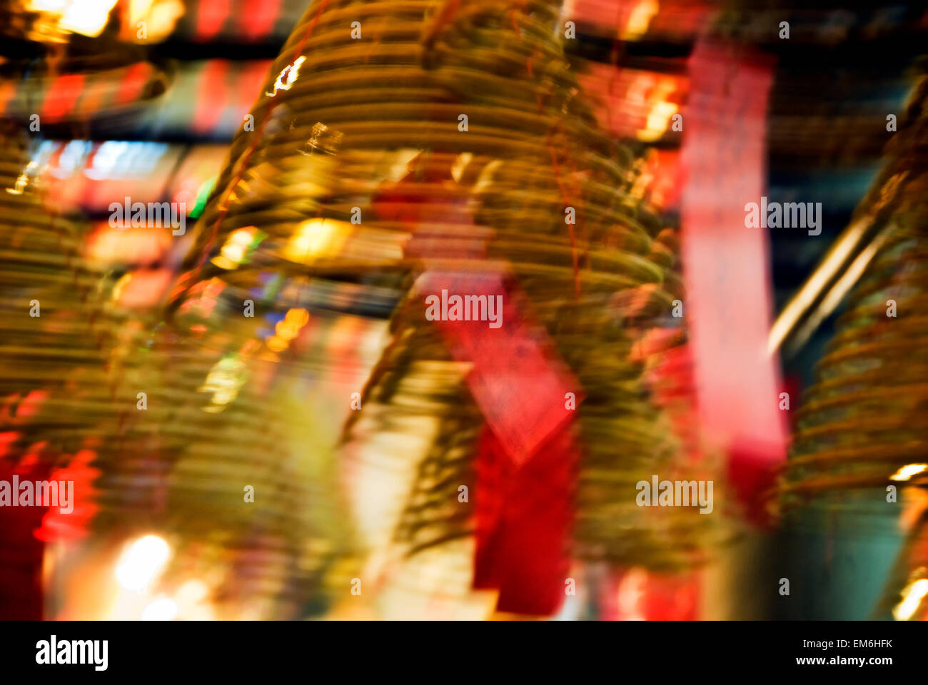 Hongkong, Central, Monat, die lange Weihrauch Spulen brennen In der Man Mo Tempel. Stockfoto