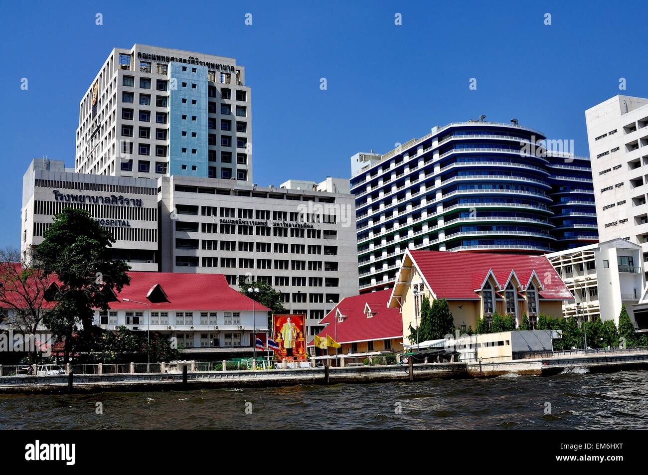Bangkok, Thailand die Siriraj Krankenhaus-Komplex auf der Thonburi-Seite des Chao Praya River Stockfoto