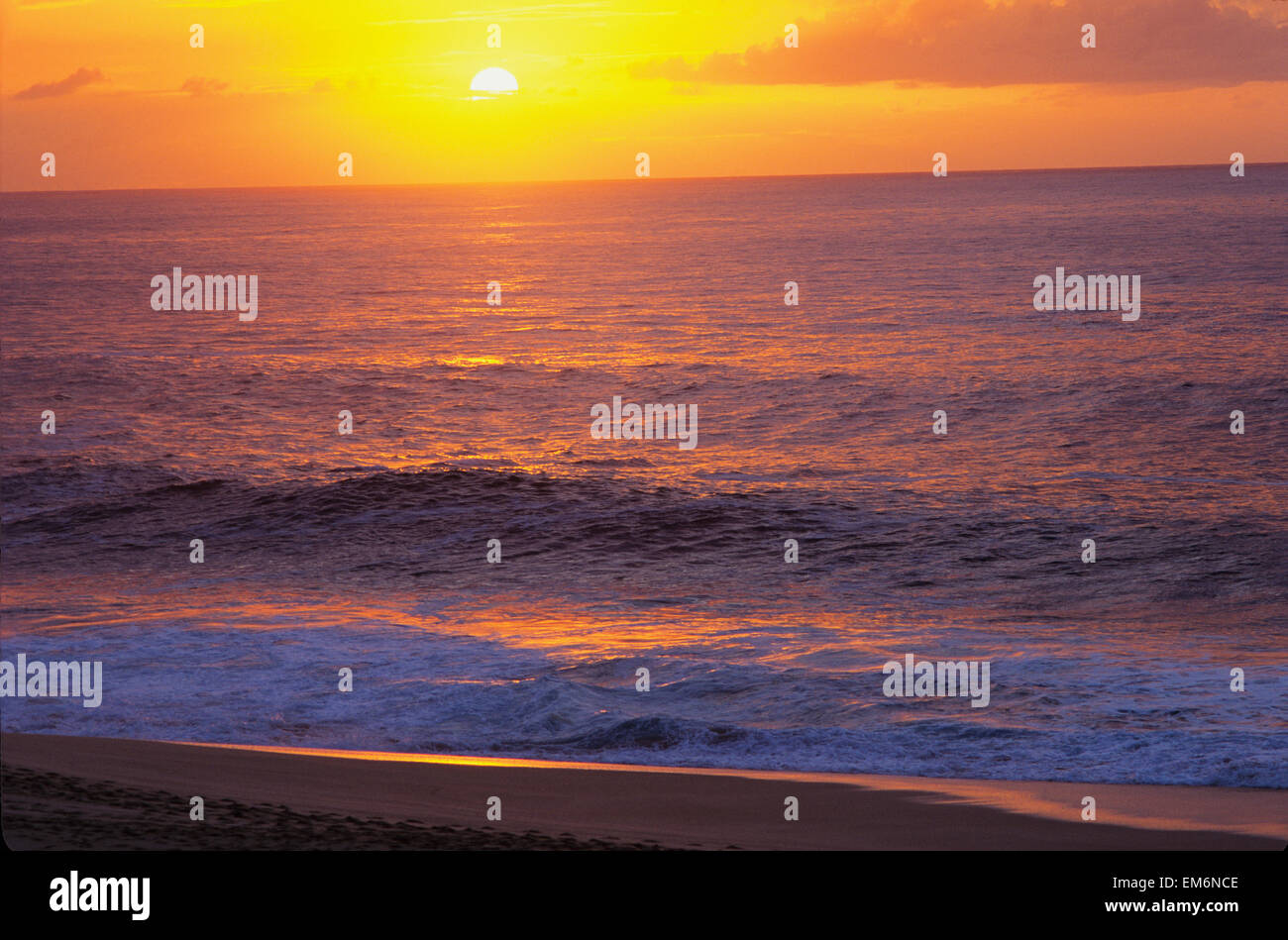 Hawaii, Sonnenuntergang am Strand. Stockfoto