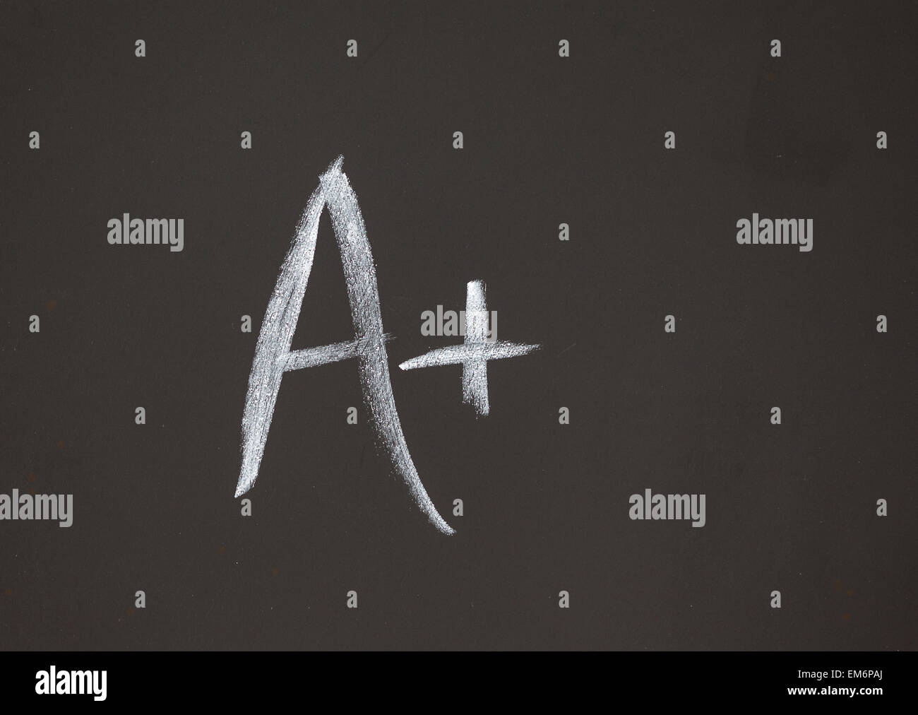 Tafel A + Tafel Hintergrund Retrostil Holzkohle graue Kreide an Bord Stockfoto