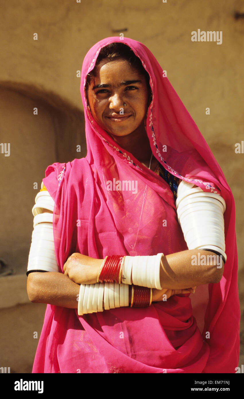 Indien, Rajasthan, in der Nähe von Jodhpur, lokale Frau. Kein Model-Release Stockfoto