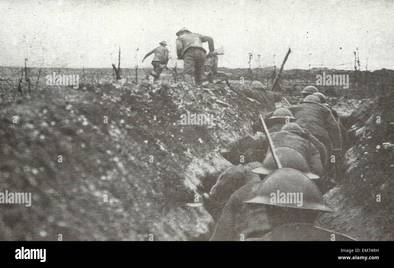 Der große britische Voraus im Westen - überfallende Partei verlässt die Schützengräben - Westfront, der Erste Weltkrieg Stockfoto