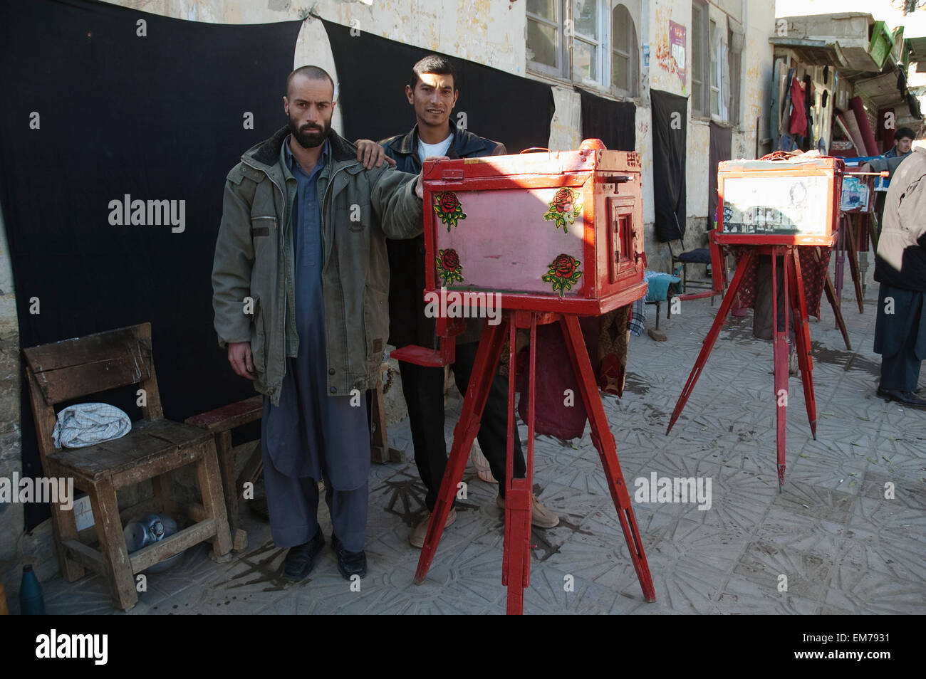 Afghanische Fotografen mit ihren Box-Kameras In Charikar, Parwan Provinz, Afghanistan Stockfoto