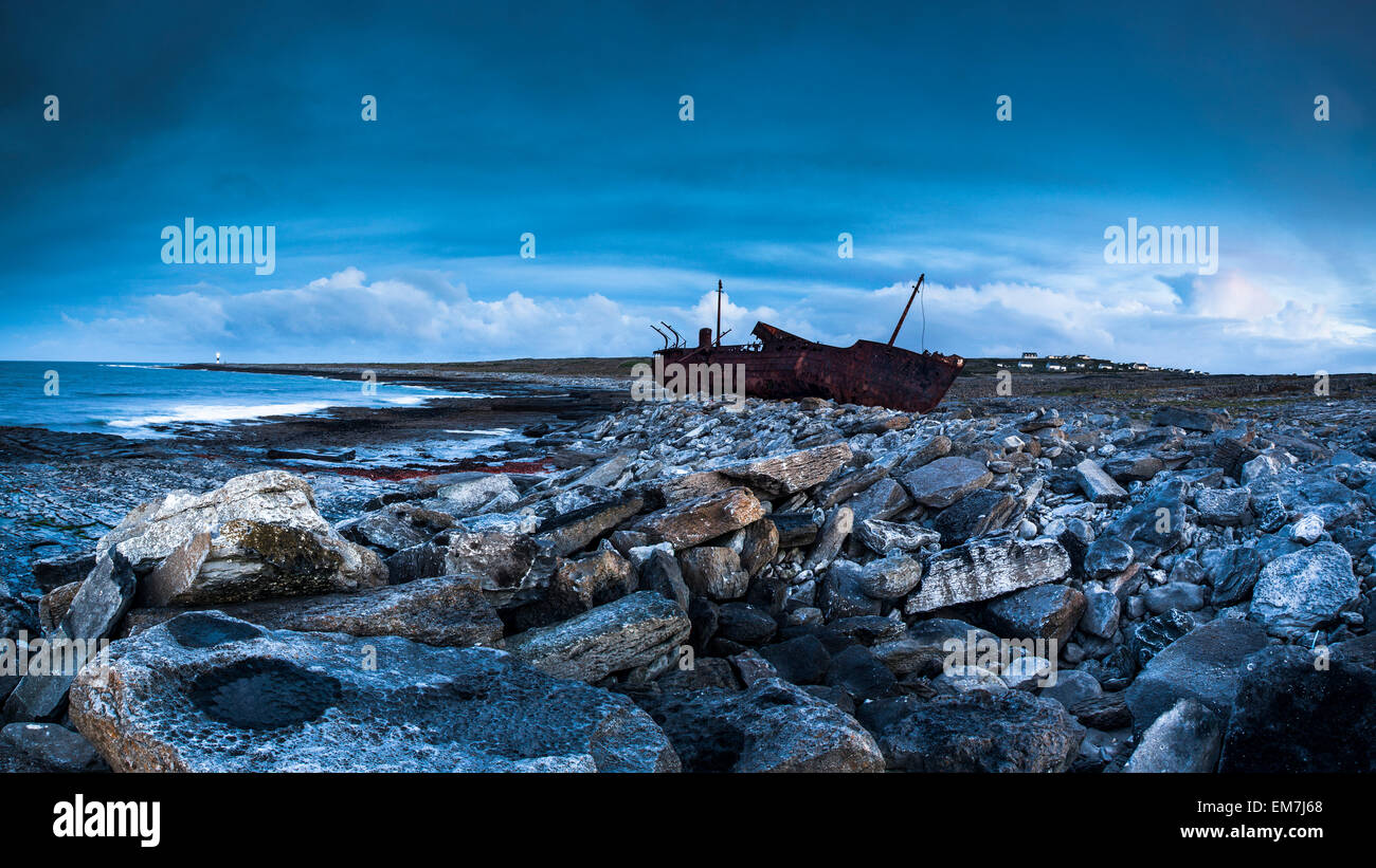 Schiffbruch erleiden Sie Plassy, gestrandet an der finnischen Küste im Jahr 1960, Inis Oirr, Aran Islands, Irland Stockfoto