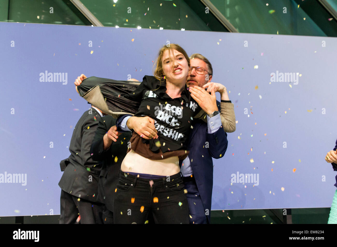 Frankfurt am Main, Deutschland. 15. April 2015. Sicherheitspersonal