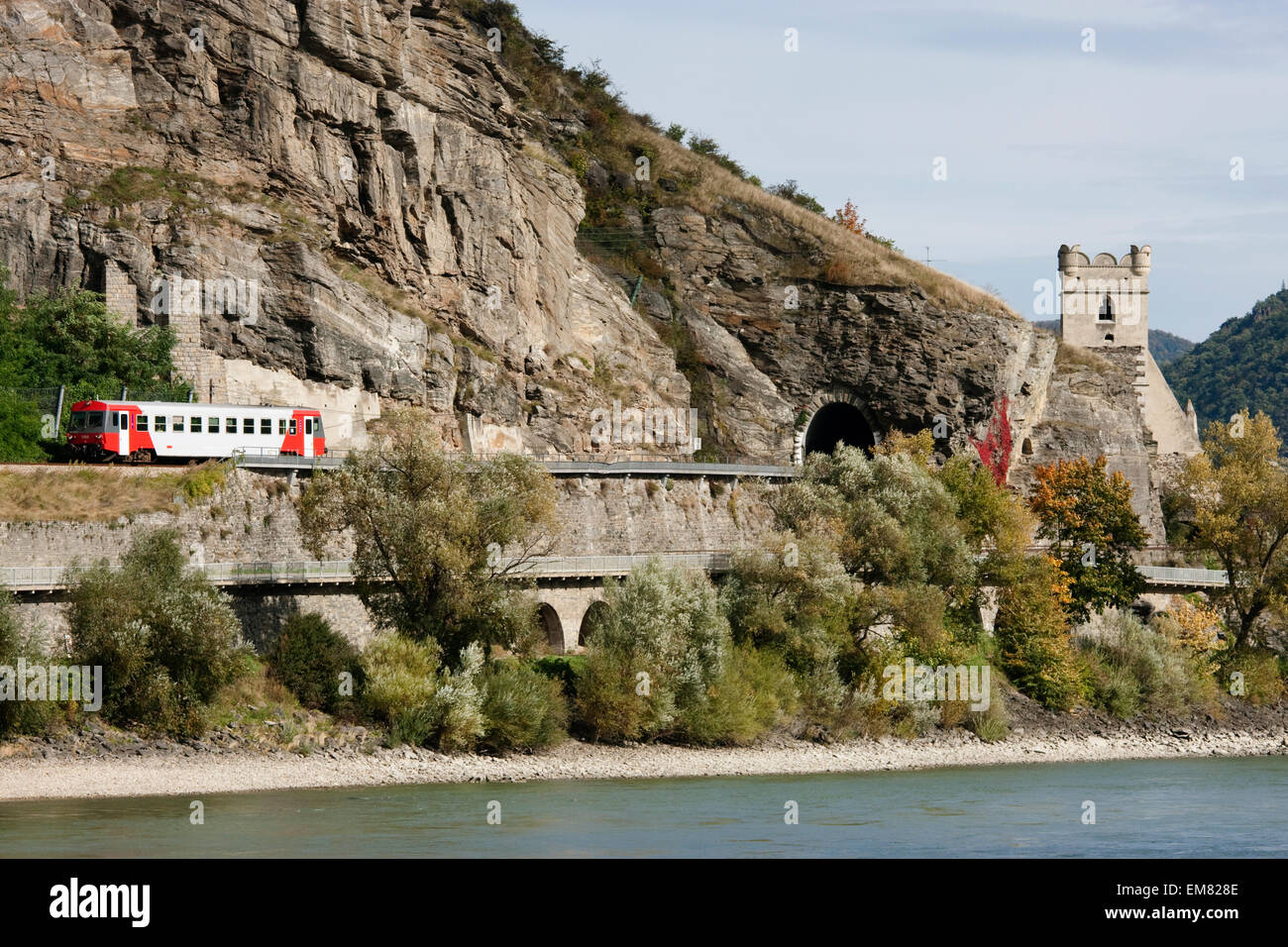 St. Michael Church, wie gesehen von der Donau in der Wachau, Niederösterreich, Österreich Stockfoto