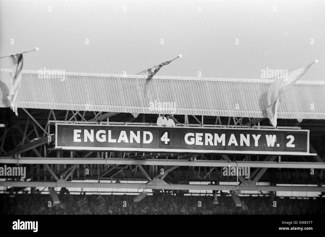 1966-World-Cup-Finale im Wembley-Stadion. England 4 V Westdeutschland 2 nach Verlängerung. Die Anzeigetafel nach dem Schlusspfiff, als England werden zum ersten Mal Weltmeister. 30. Juli 1966. Stockfoto