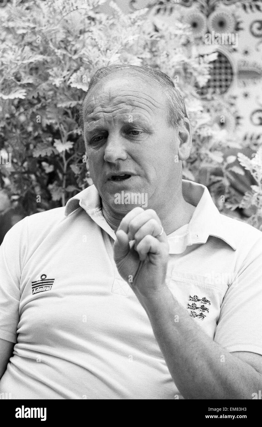England-Manager Ron Greenwood in entspannter Stimmung im Team Hotel während das Weltcupfinale 1982 in Spanien. 21. Juni 1982. Stockfoto