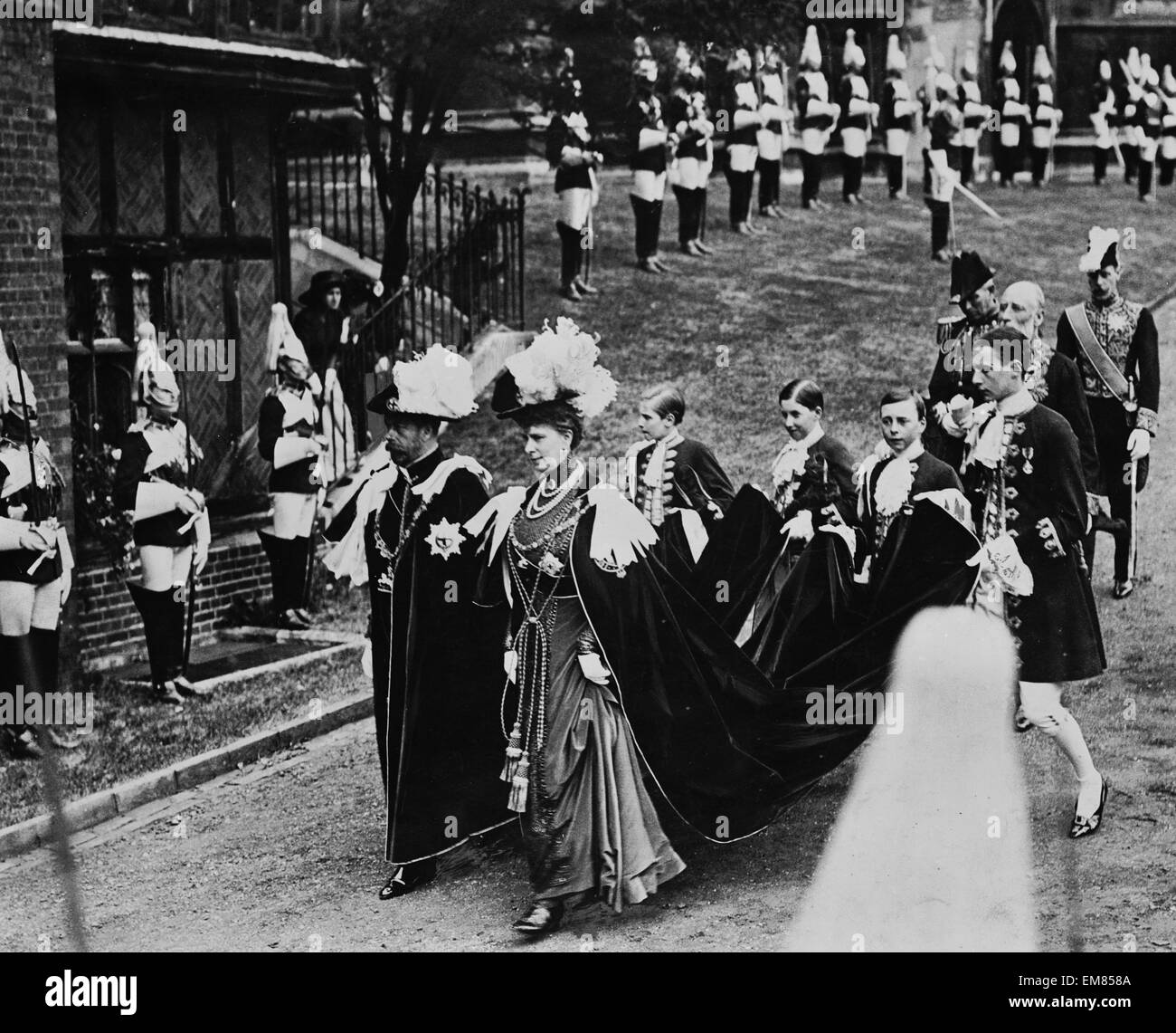 König George v. und Queen Mary gesehen hier in Str. Georges Kapelle Windsor Castle für die Zeremonie Strumpfband 12. Juni 1911 Stockfoto