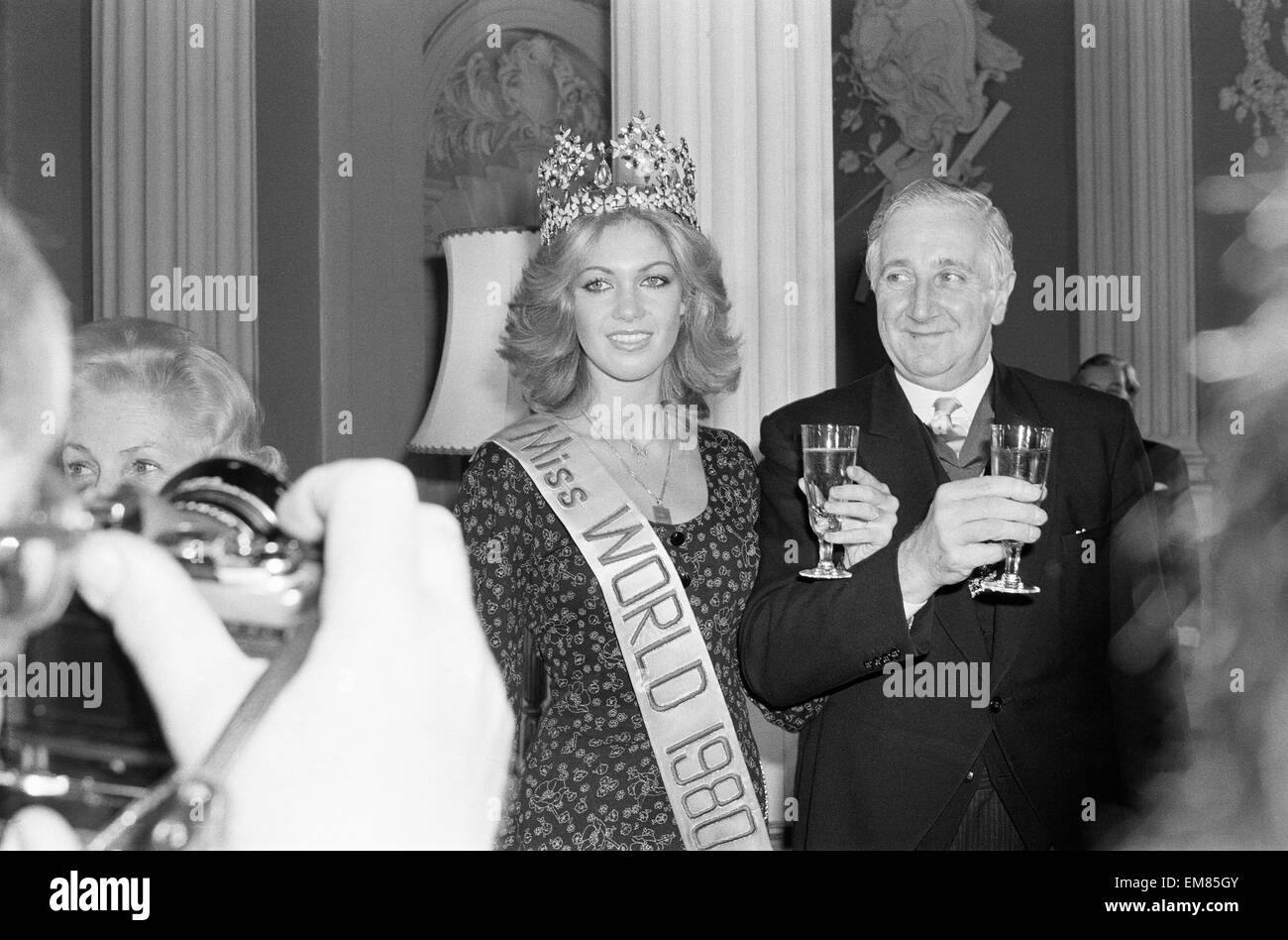 Miss Welt 1980, Miss Deutschland Gabriella Brum Frühstück Photocall mit Lord Mayor of London 14. November 1980. Stockfoto