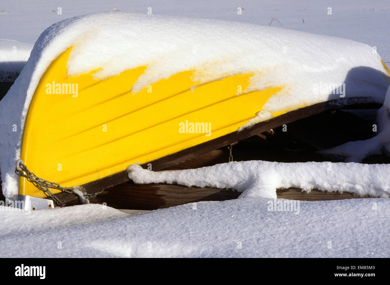 Boot, begraben unter dem Schnee, Oulu Finnland Stockfoto