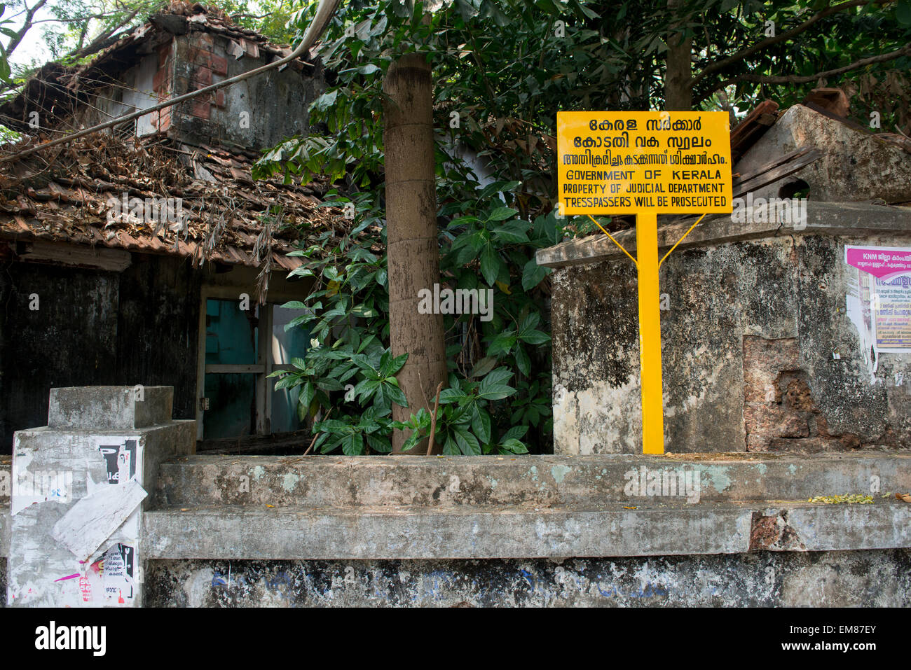 Einem verlassenen und verfallenen Gebäude in Fort Kochi, Kerala Indien Stockfoto