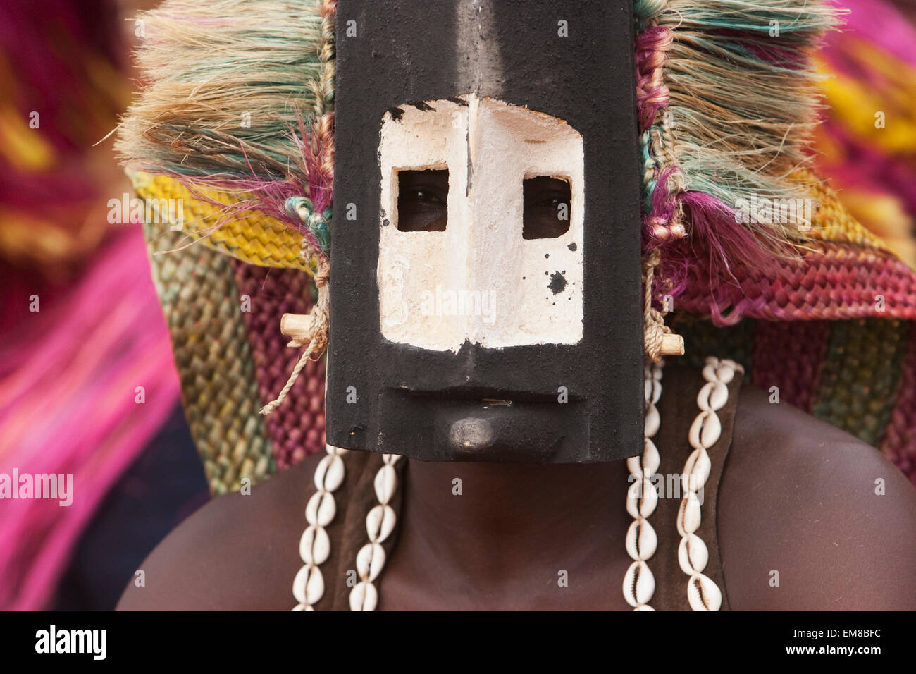 Tänzerin mit Kananga Maske bei der Dama-Feier in Tireli, Mali Stockfoto