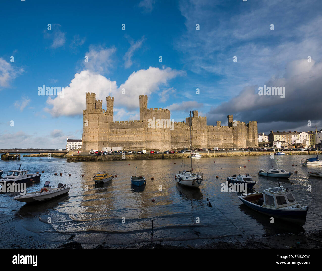 Caernarfon Castle, North Wales über die Fluss-Seiont aus gesehen Stockfoto