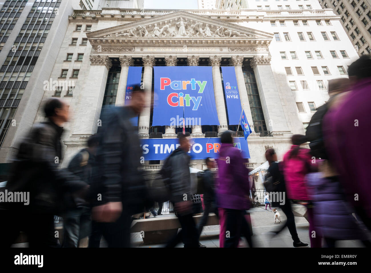Der New Yorker Börse ist für den Börsengang Partystadt auf Donnerstag, 16. April 2015 eingerichtet. Aktien stieg auf $20,50 Bewertung des Unternehmens auf fast $ 2 Milliarden. (© Richard B. Levine) Stockfoto