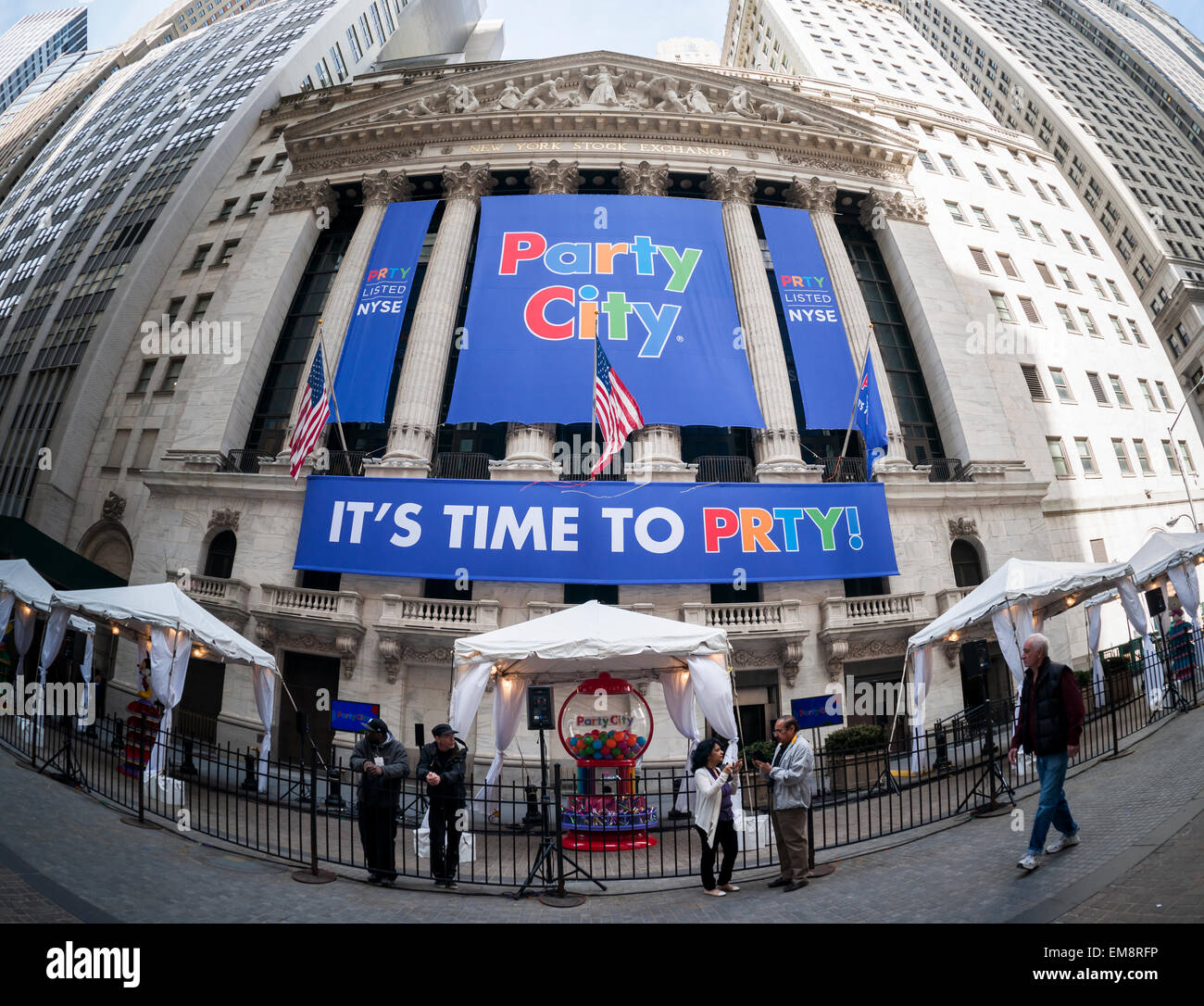 Der New Yorker Börse ist für den Börsengang Partystadt auf Donnerstag, 16. April 2015 eingerichtet. Aktien stieg auf $20,50 Bewertung des Unternehmens auf fast $ 2 Milliarden. (© Richard B. Levine) Stockfoto