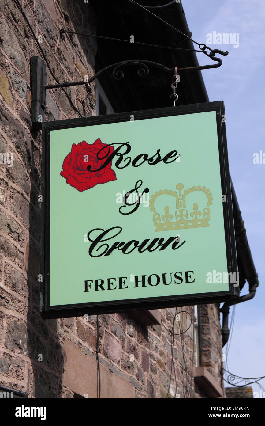 Melden Sie Heu auf Wye Powys Rose und Krone frei Haus Pub inn Stockfoto