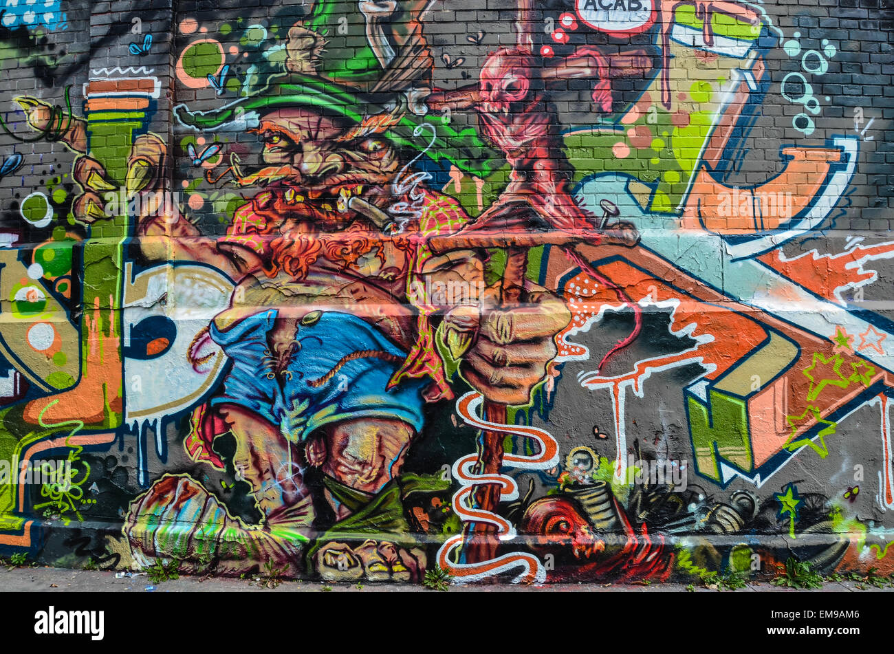Münchens Thalkirchner Straße - ein Paradies für legal sprühen und eine Sitzung Punkt für Straßenkünstler fantastische Karikatur Stockfoto