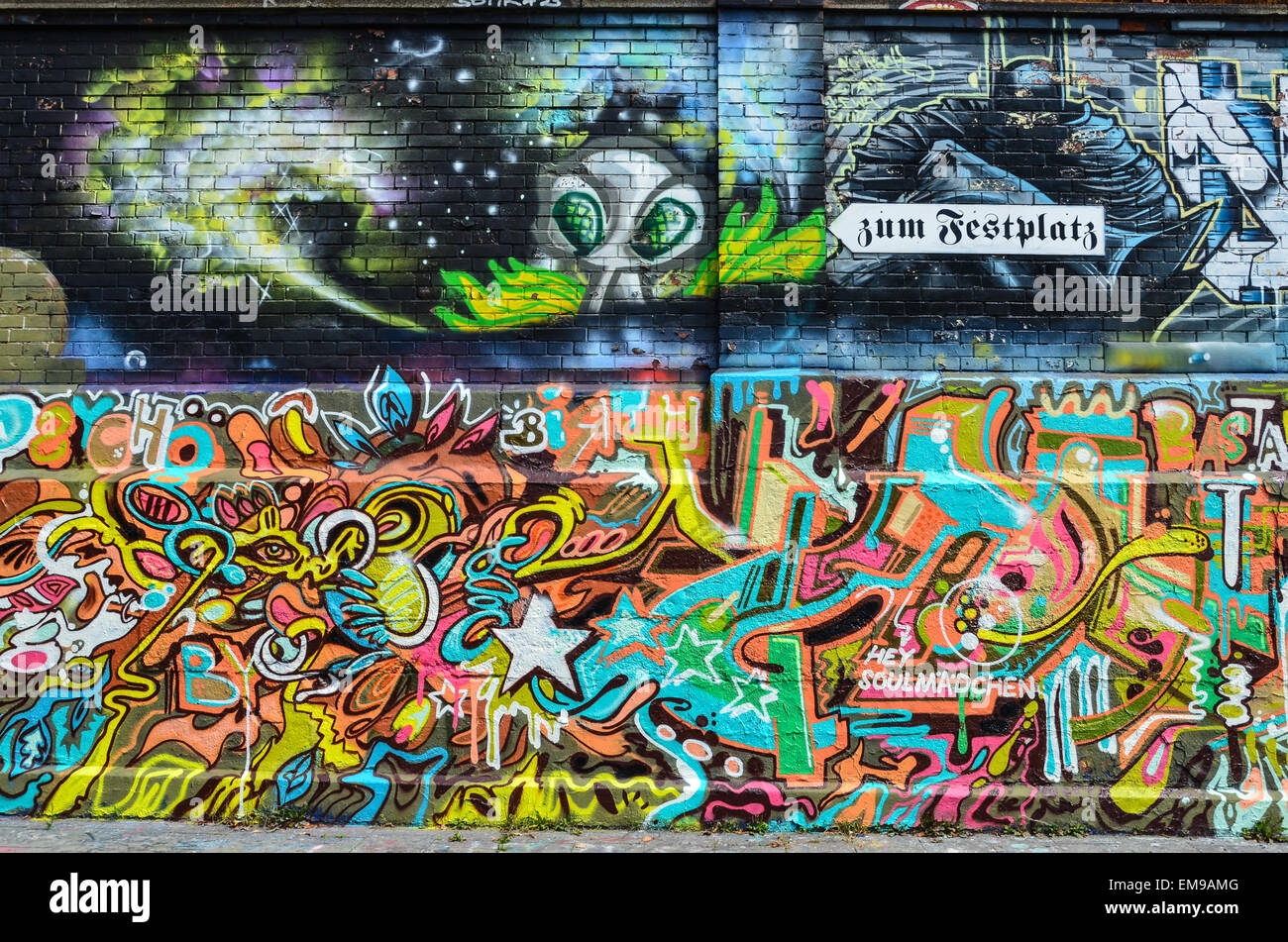 Münchens Thalkirchner Straße - ein Paradies für legal sprühen und eine Sitzung Punkt für Straßenkünstler Stockfoto