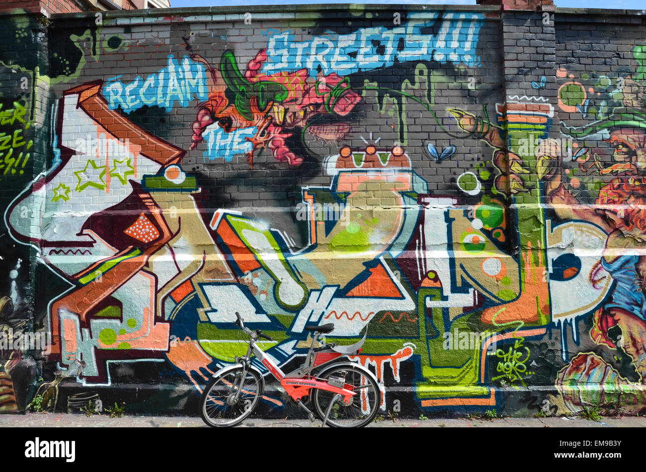 Münchens Thalkirchner Straße - ein Paradies für legal sprühen und eine Sitzung Punkt für Straßenkünstler Stockfoto