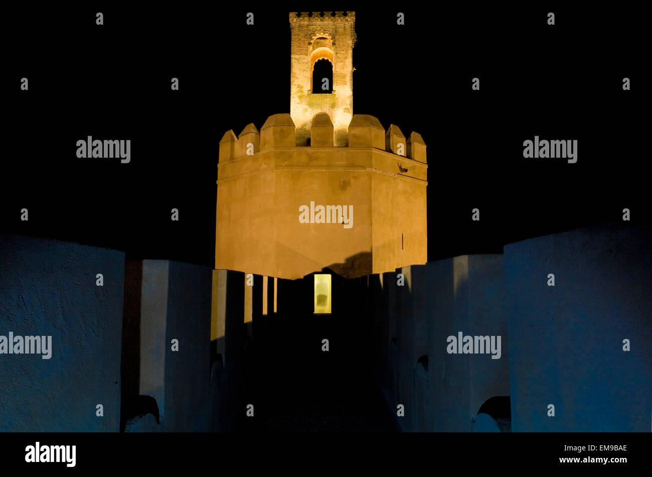 Espantaperros Turm, errichtet von den Almohaden im 12. Jahrhundert, der herausragendste der albarranischen Türme der arabischen Zitadelle Stockfoto