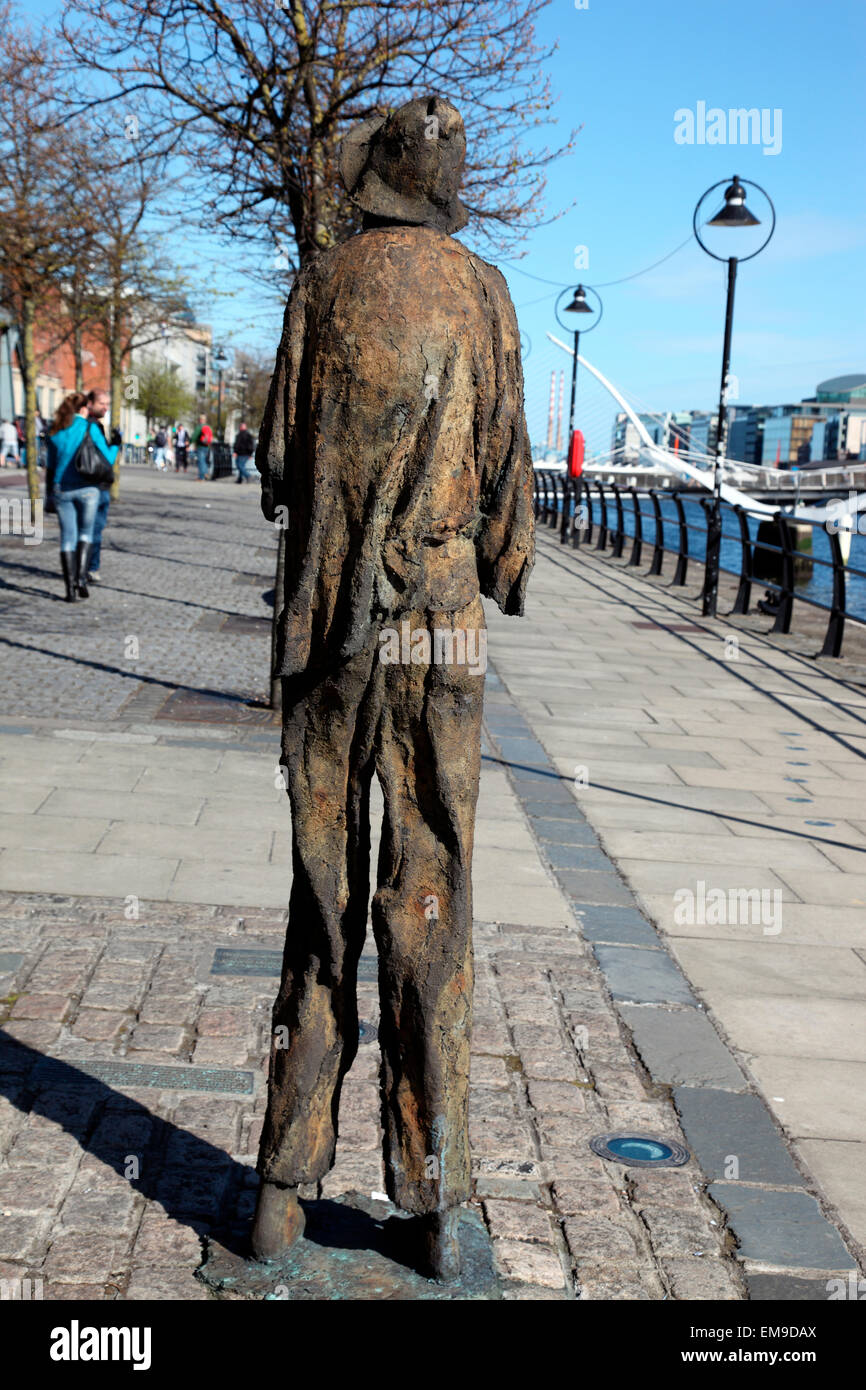 Famine Memorial von Rowan Gillespie auf Customs House Quay Dublin. Stockfoto