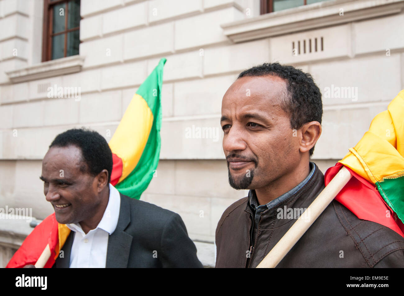 London, UK. 17. April 2015. Demonstranten versammeln sich vor den ausländischen Commonwealth Office, die sofortige Freilassung der Bürger des Vereinigten Königreichs, Andargachew Tsege, zu verlangen, die in Isolationshaft in Äthiopien, haben im Jemen entführt worden, im Juni 2014 stattfindet. Bildnachweis: Stephen Chung / Alamy Live News Stockfoto