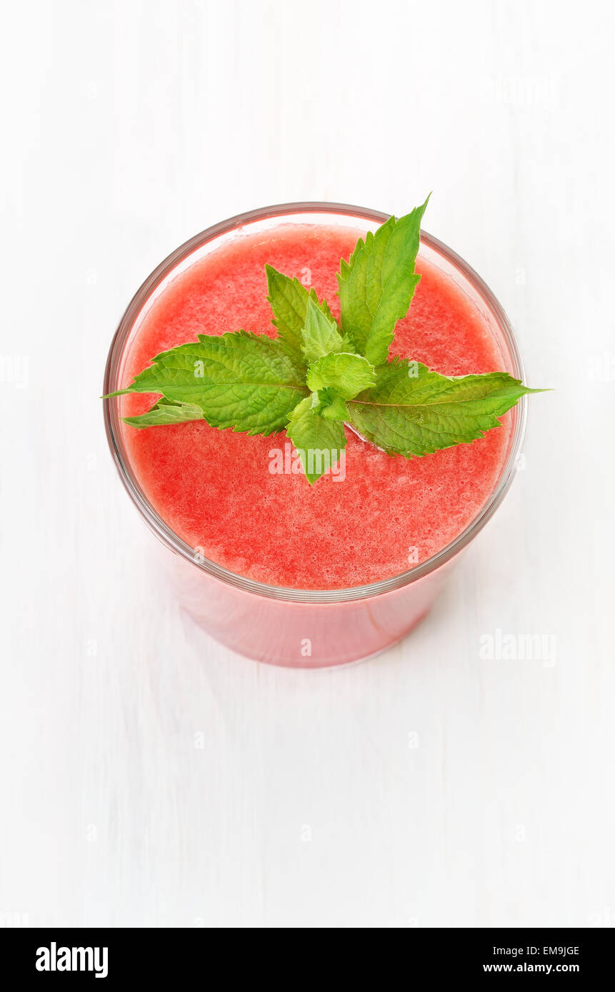 Wassermelone mit Minze im Glas, Draufsicht cocktail Stockfoto