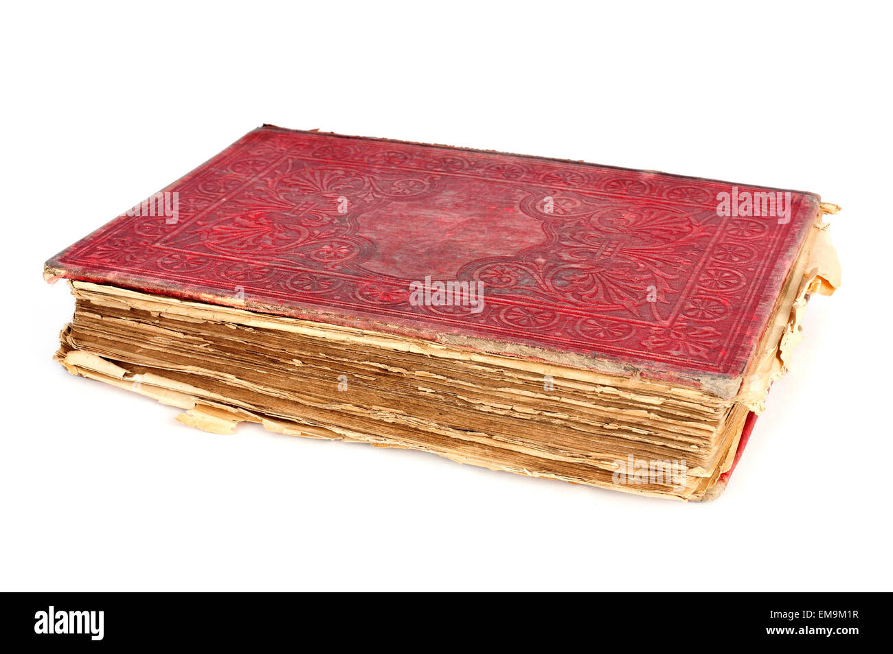 eine abgenutzte alte Buch mit rotem Einband auf weißem Hintergrund Stockfoto