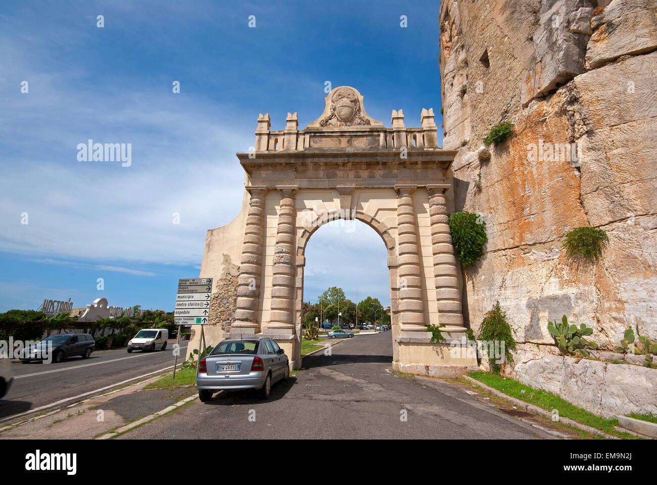 Terracina, Porta Napoletana in der Nähe von Pisco Montano Rock, Latium, Italien Stockfoto