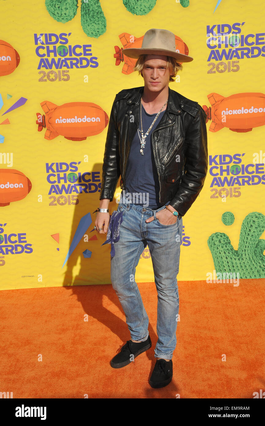 LOS ANGELES, CA - 28. März 2015: Cody Simpson an der 2015 Kids Choice Awards am Forum, Los Angeles. Stockfoto