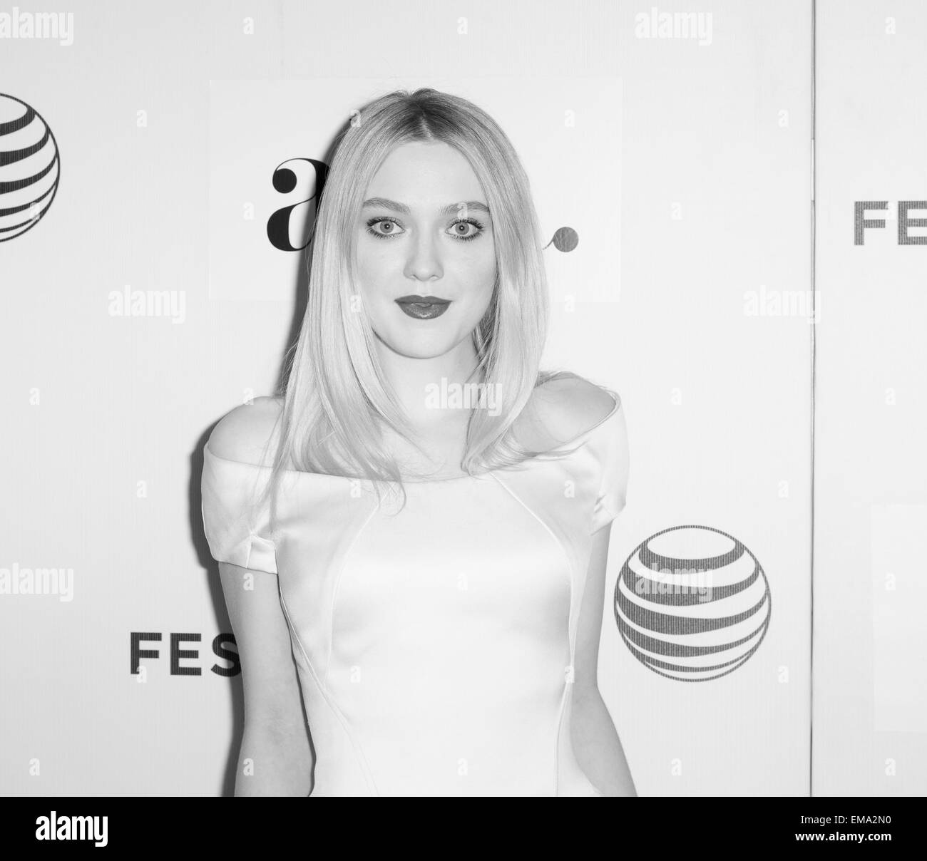 New York, NY, USA. 17. April 2015. Dakota Fanning im Ankunftsbereich für FRANNY Weltpremiere beim Tribeca Film Festival 2015, Tribeca Performing Arts Center (BMCC TPAC), New York, NY 17. April 2015. Bildnachweis: Lev Radin/Everett Collection/Alamy Live-Nachrichten Stockfoto