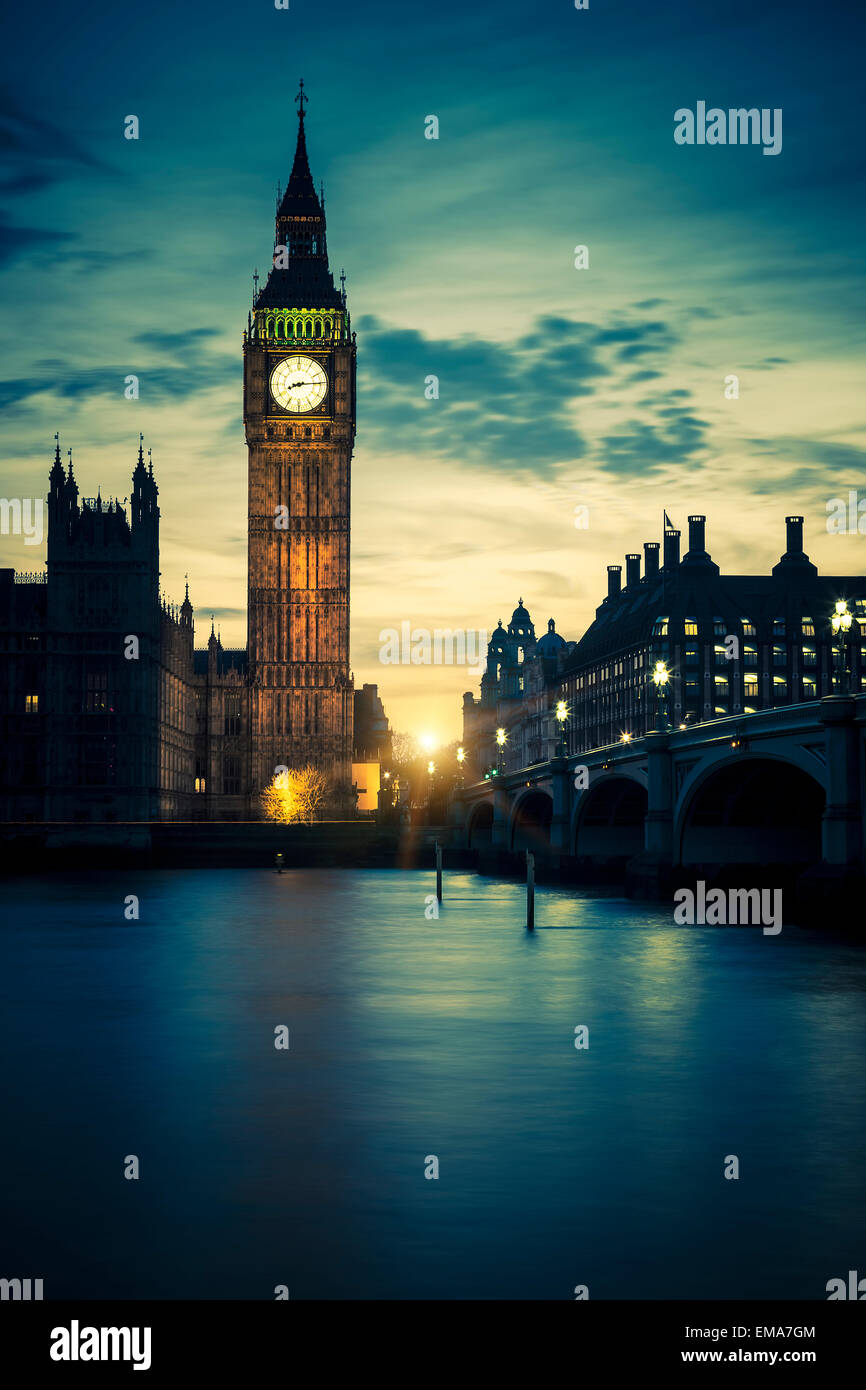 Berühmten Big Ben Uhrturm in London bei Sonnenuntergang, spezielle fotografische Verarbeitung. Stockfoto