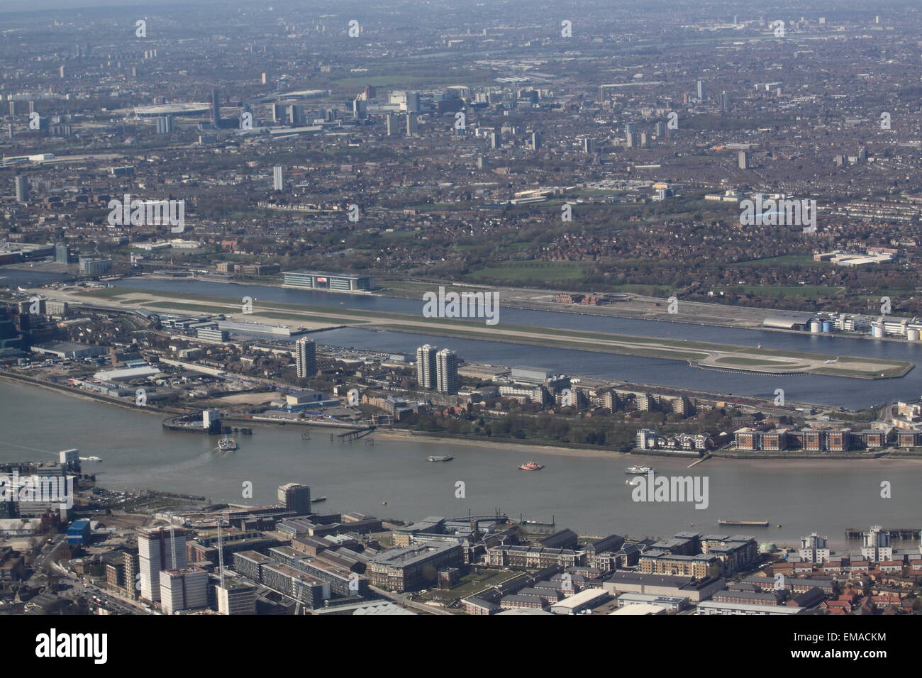 London City Airport Aerial Schuss aus dem Süden zeigen die unbebaute Grundstücke für eine Enterprise Zone für chinesische Unternehmen vorgesehen sind. Stockfoto
