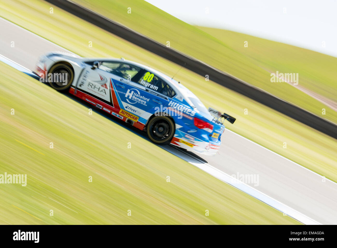 Donington Park, Castle Donington, Vereinigtes Königreich. 18. April 2015. Tom Ingram und Speedworks Motorsport fährt Toyota Avensis während Dunlop MSA British Touring Car Championship Übungsbeispiel in Donington Park. Bildnachweis: Gergo Toth/Alamy Live-Nachrichten Stockfoto