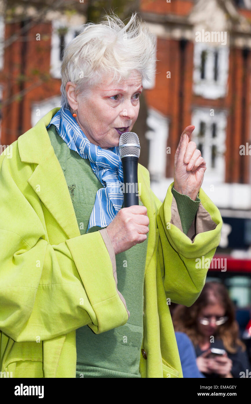 Mode-Designer Dame Vivienne Westwood, Adressen der Demokratie Vs TTIP Day of Action. Shepherds Bush grün London UK. Stockfoto