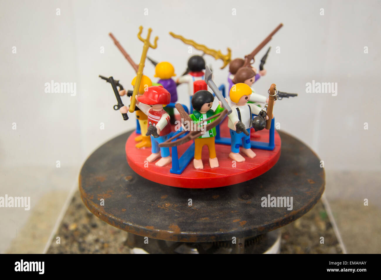 Das Stück "Lest We Forget" (im Bild) wurde inspiriert durch die Jimmy Saville Fall ist ein Symbol für Kinder gegen Missbrauch Stockfoto