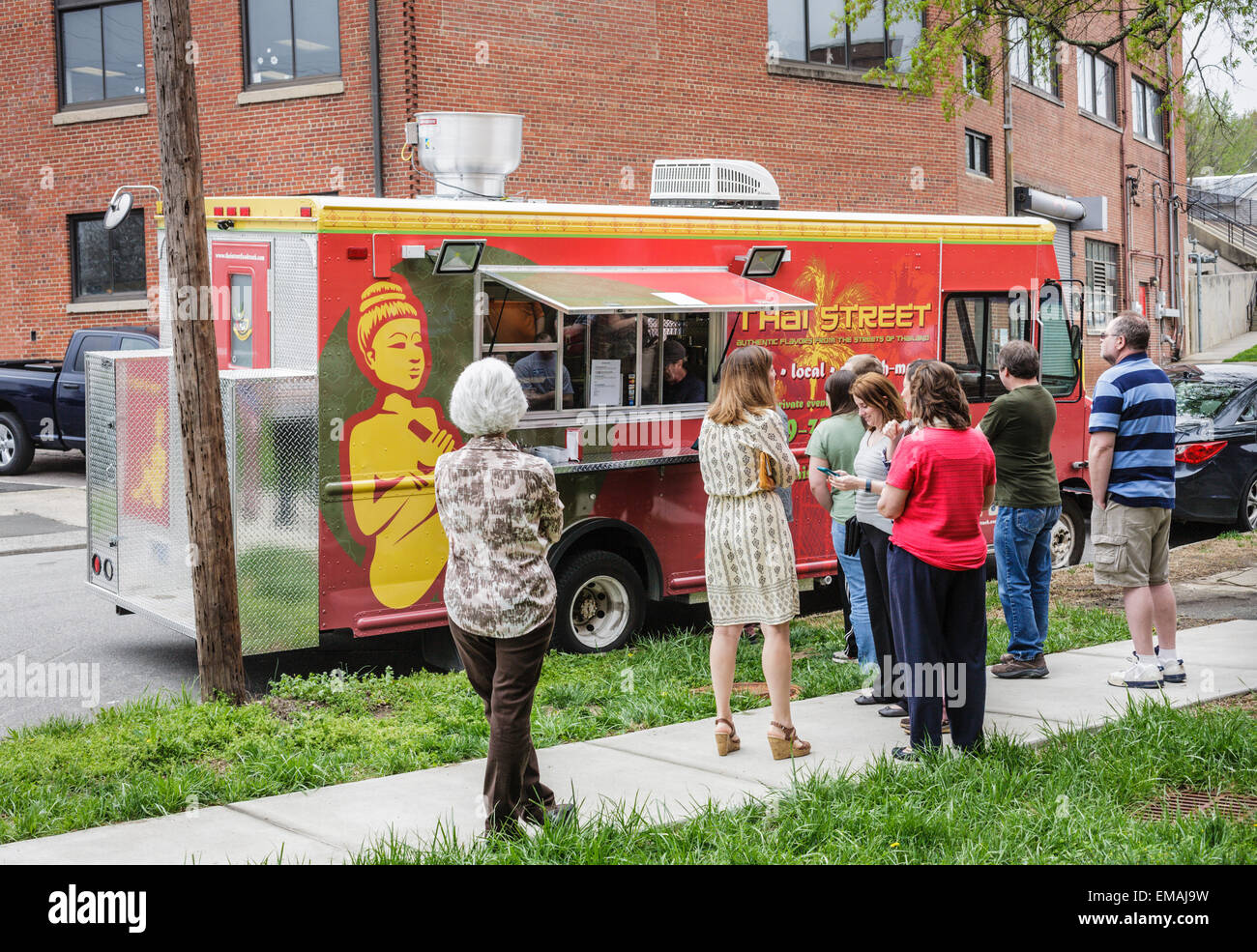 Bezahlbare Gourmet-Mahlzeiten von Imbisswagen, beliebt hier in Durham, North Carolina. Stockfoto